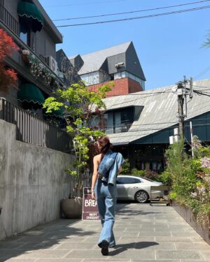 Chae Jung-an Instagram - 5월에 청청👖이닷