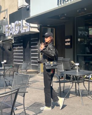 Chae Jung-an Instagram - 주말의 흥~~적이남아있는 압구정길 🔥