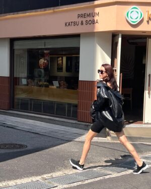 Chae Jung-an Instagram - 매일 만보 걷……….😅
 걷..걸 어 보…까🤪🏃‍♀️