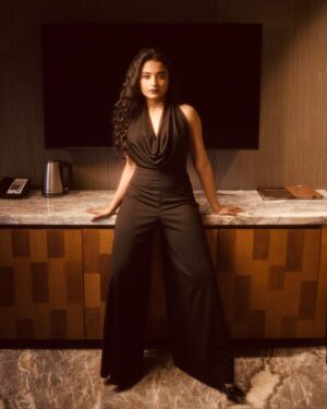 Chaitra Achar Instagram - Just for boss feel purposes…

PC: @avinashmurthy 
MU & Styling: @chandana_nambiyana 
Location: @conradbengaluru