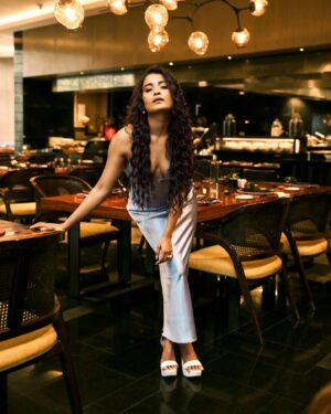 Chaitra Achar Instagram - Date night?

PC: @avinashmurthy 
MU & Styling: @chandana_nambiyana 
Location: @conradbengaluru #MIKUSU