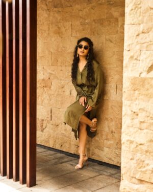 Chaitra Achar Instagram - 😎

PC: @avinashmurthy 
MU & Styling: @chandana_nambiyana 
Location: @conradbengaluru