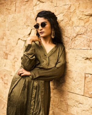 Chaitra Achar Instagram - 😎

PC: @avinashmurthy 
MU & Styling: @chandana_nambiyana 
Location: @conradbengaluru