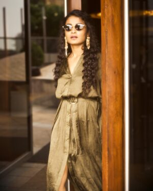 Chaitra Achar Instagram - 😎

PC: @avinashmurthy 
MU & Styling: @chandana_nambiyana 
Location: @conradbengaluru
