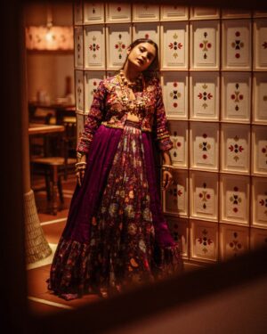 Chaitra Achar Instagram - You just have to say look at the camera…😋😉

PC: @umeshpatilstudio 
Retouch: @shubhamsingh_ret 
Styling: @stylebyaishwarya 
MUA: @prashanthmakeover 
Wearing: @samyakkclothing 
Jewelry: @vivantgolddiamonds 
Location: @jugni.blr