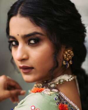 Chaitra Achar Instagram - 🌈

.
PC: @umeshpatilstudio 
Retouch: @shubhamsingh_ret 
Styling: @stylebyaishwarya 
MUA: @prashanthmakeover 
Wearing: @samyakkclothing 
Jewelry: @vivantgolddiamonds 
Location: @jugni.blr