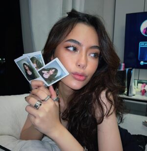 Chaleeda Gilbert Instagram - Instax Mini Evo สีใหม่🤎 ตัวที่สองละ🥹 Exclusive only at Big camera 

#BigCamera #Instax #InstaxMiniEvo