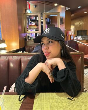 Chalet Lizette Brannan Instagram - 🖤