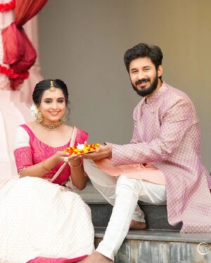 Chandana Ananthakrishna Instagram - ದೀಪಗಳ ಹಬ್ಬ ದೀಪಾವಳಿಯ ಶುಭಾಶಯಗಳು.
A photoshoot with @chandana_ananthakrishna

Outfits - @hamsinifashions
Jewellery - @waymore_priyanka
Makeup -  @makeoverwith_bhavyanaik
Hair by -  @hairstyling_by _chandu
Photography - @naveenvcphotography
Location - @mantra.luxuryweddings

#vasukivaibhav #festiveshoot