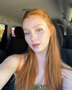Chandler Lovelle Instagram - 🧝🏻‍♀️📚🦋 • • • • • #redhead #actor #actress #actorslife #acotar