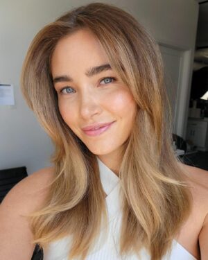 Chanel Celaya Instagram - Good hair, takes a village 🙌🏼