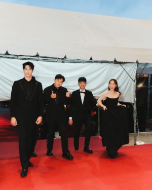 Chanel Wang Instagram - With my boyzzz @itboyzofficial 
謝謝我的定心丸們😂
戲裡戲外都很照顧我
希望下次會出現it boyz ft.ChanelWang 的歌😉
#金鐘58