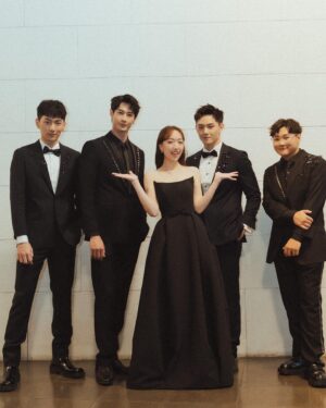 Chanel Wang Instagram - With my boyzzz @itboyzofficial 
謝謝我的定心丸們😂
戲裡戲外都很照顧我
希望下次會出現it boyz ft.ChanelWang 的歌😉
#金鐘58