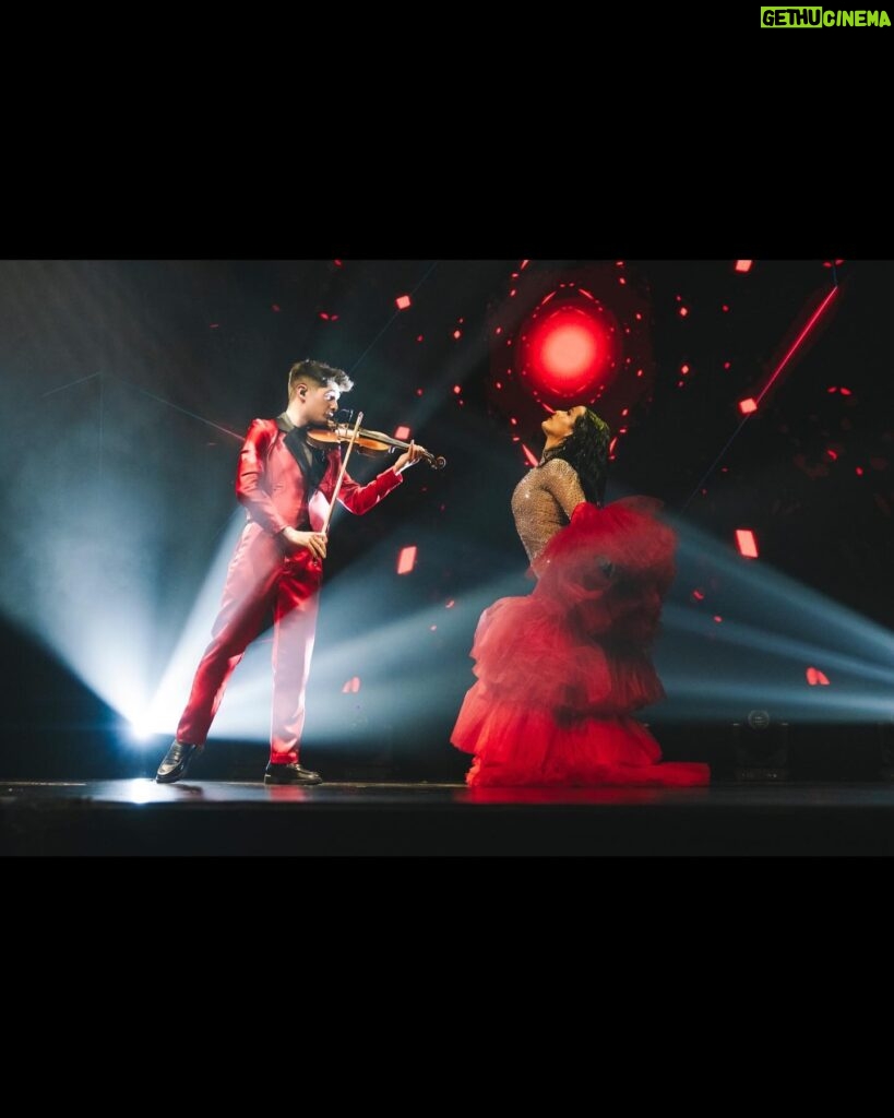 Chanel Terrero Instagram - Ayer fue una noche increíble en @premiosidolo 🌹✨ @dulceida ets gran amiga🔥 Stylist: @cristinamalcorra Makeup @maybelline_es #publi MUAH @rachelplaisir @tintatontastories @njc_creative @davidkomalondon @osbvintage @mascaro_official @ermesdance