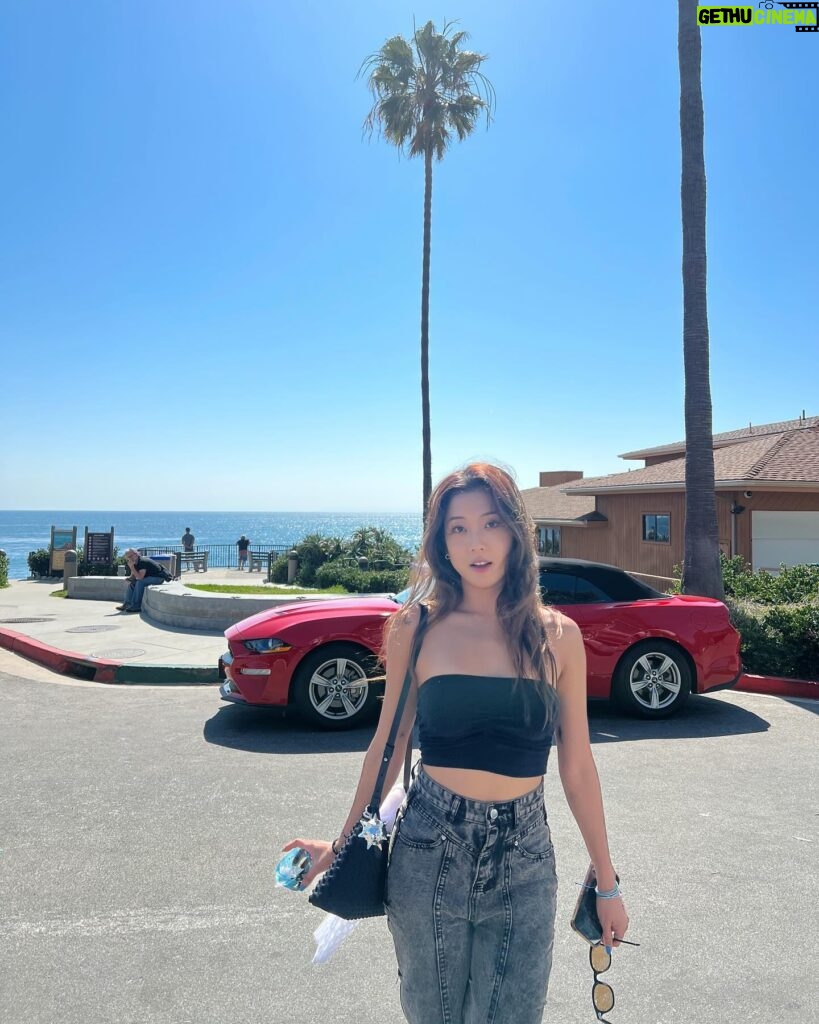 Chang Seung-yeon Instagram - Enjoying the beautiful California ☀️🌊🌴🌵✨