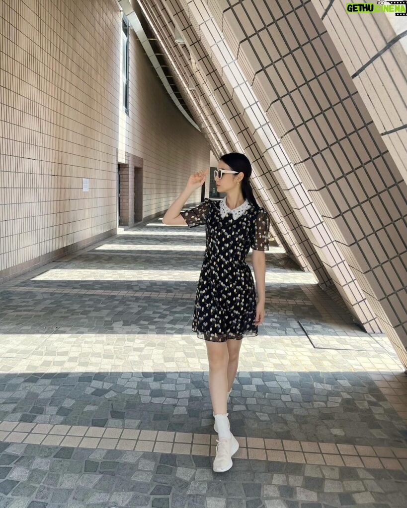 Chanidapa Pongsilpipat Instagram - The right one will find me when it’s time. 😎 #tb #hongkongculturalcentre #tsimshatsui #hongkong #ChaniInAsia #balenciaga