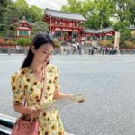 Chanidapa Pongsilpipat Instagram – การเดินทางไปสถานที่ท่องเที่ยวใน Kyoto แนะนำให้เดินทางโดยรถ bus เป็นหลัก วางแผนมาก่อนจะดี เพราะสายรถเยอะอาจจะงงได้ และต้องเผื่อเวลารอรถ เปลี่ยนรถ เพราะรถจอดทุกป้ายและอ้อมอยู่พอสมควรถ้าเทียบกับเดินทางโดยรถยนต์ส่วนตัว 🚏🚌 #yasakashrine #yasakajinja #gionshrine #gion #kyoto #japan #ChaniInAsia #gucci