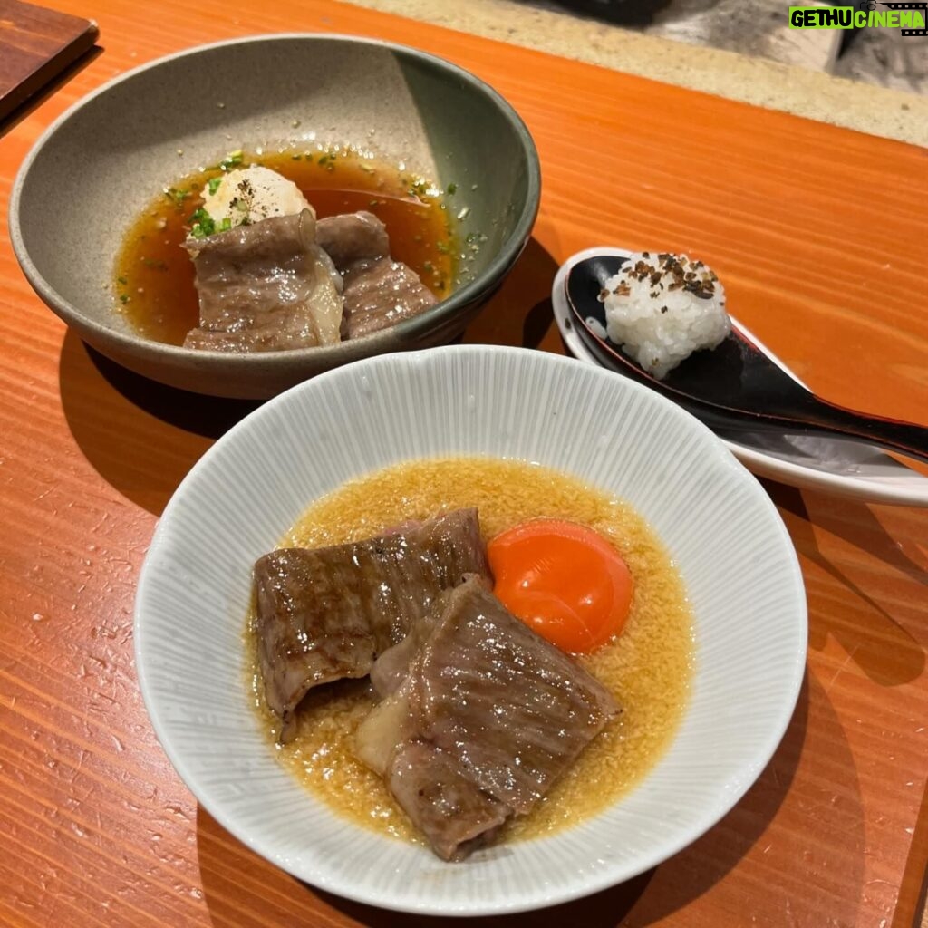 Chanidapa Pongsilpipat Instagram - ร้าน Fine Dining ลับใน Gion (ที่ต้องจอง) เนื้อ Omi 🥩 ย่างถ่าน คืออร่อยเทพทุกส่วน Wagyu Sando ก็นุ่มมากกก ไข่แดงที่นี่หวานฉ่ำ ไม่มีคำว่าคาว ฟิน~ 😋 #yakinikugyushoshin #gion #kyoto #japan #ChaniInAsia #chanidapig