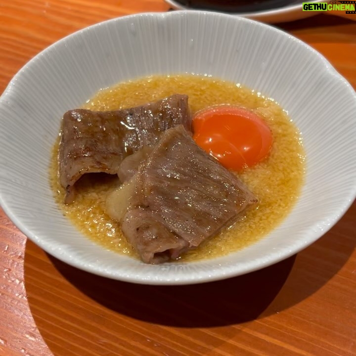 Chanidapa Pongsilpipat Instagram - ร้าน Fine Dining ลับใน Gion (ที่ต้องจอง) เนื้อ Omi 🥩 ย่างถ่าน คืออร่อยเทพทุกส่วน Wagyu Sando ก็นุ่มมากกก ไข่แดงที่นี่หวานฉ่ำ ไม่มีคำว่าคาว ฟิน~ 😋 #yakinikugyushoshin #gion #kyoto #japan #ChaniInAsia #chanidapig