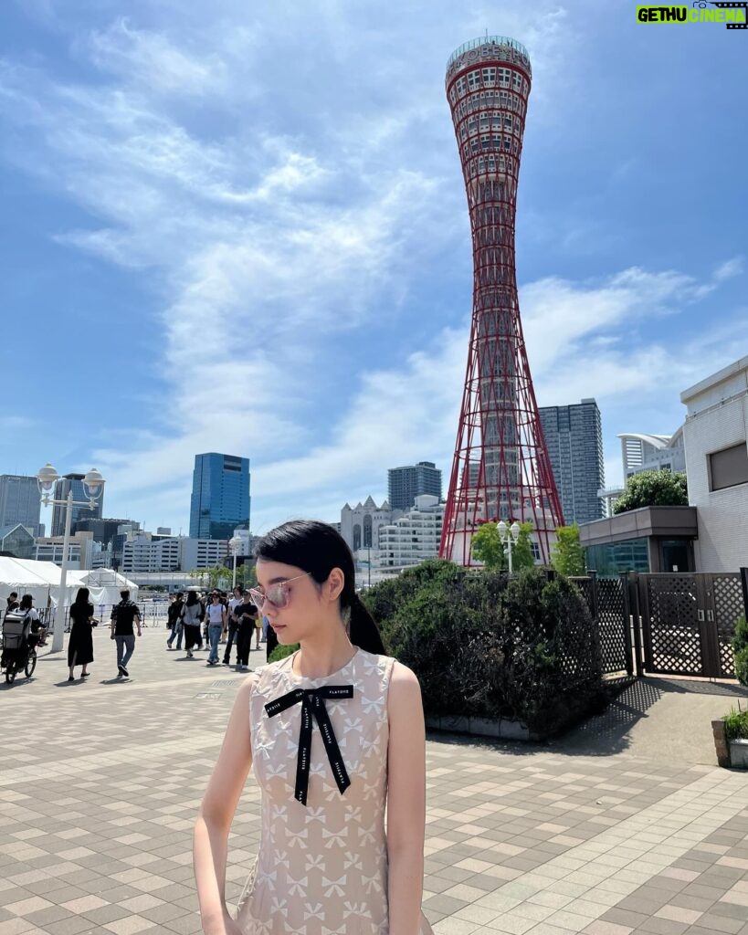 Chanidapa Pongsilpipat Instagram - Sunny day in Kobe. ☀️🗼#kobeporttower #merikenpark #kobe #japan #ChaniInAsia #FlatFF0738 #miumiu