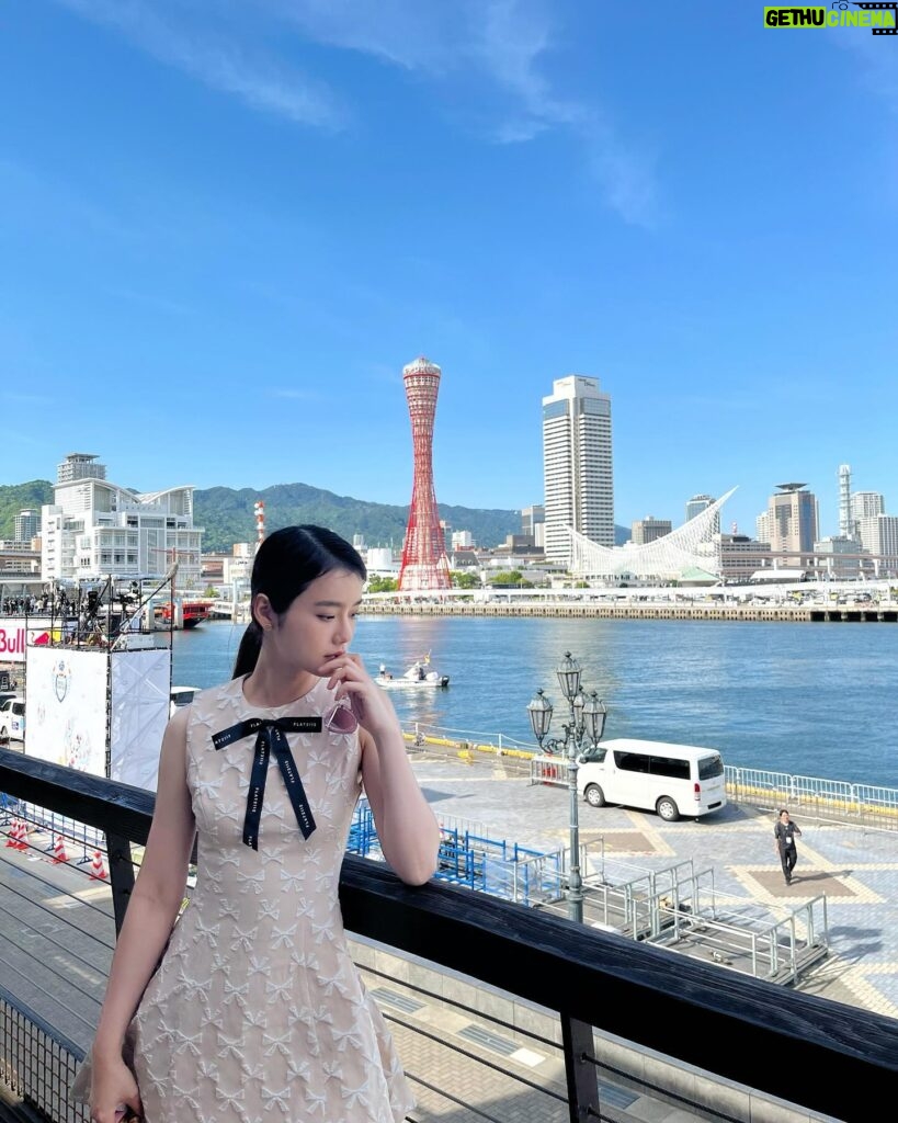 Chanidapa Pongsilpipat Instagram - Sunny day in Kobe. ☀️🗼#kobeporttower #merikenpark #kobe #japan #ChaniInAsia #FlatFF0738 #miumiu