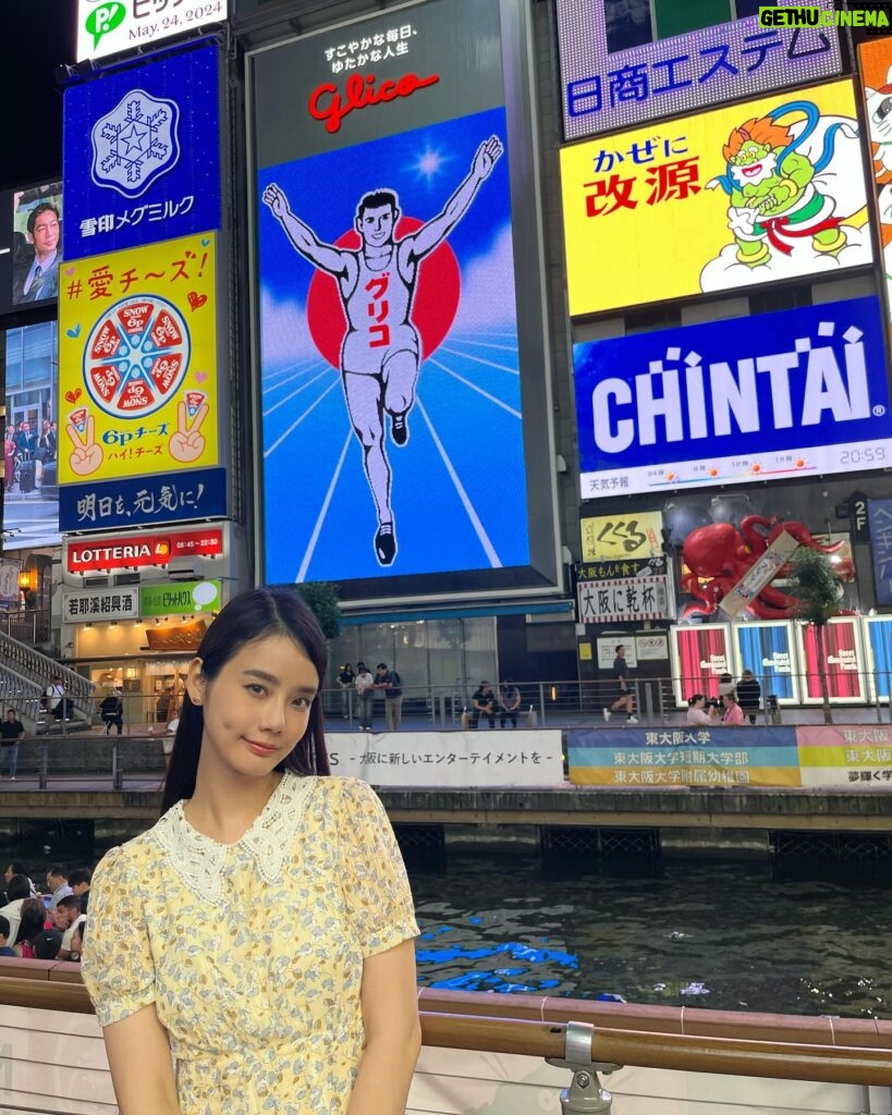 Chanidapa Pongsilpipat Instagram - Check-in หน่อย เดี๋ยวคนไม่รู้ว่ามา Osaka 🎌 #glicosign #dontonbori #osaka #japan #ChaniInAsia