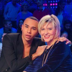 Chantal Ladesou Instagram - Coup de foudre chez @nofaithnolaw. Merci Eric, samedi 7 décembre sur @c8lachaine 
Wonderboy 💙@olivier_rousteing  #rencontre #jerefaismagarderobe #balmain #talent #hautecouture #défilé #wonderboylefilm #emotion
