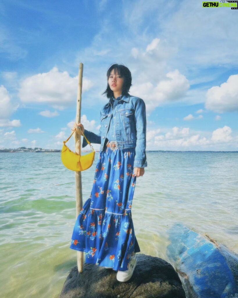 Chantalle Ng Instagram - Dive into style as deep as the ocean and as vast as the sky 🌊 Explore the second drop of #PoloRalphLauren × #NaiomiGlasses, where vibrant hues meet traditional Navajo patterns. #RLArtistInResidence