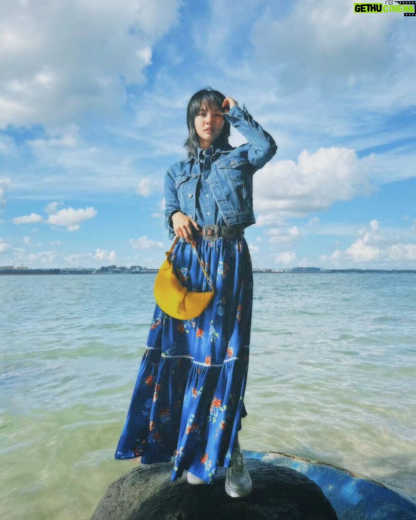 Chantalle Ng Instagram - Dive into style as deep as the ocean and as vast as the sky 🌊 Explore the second drop of #PoloRalphLauren × #NaiomiGlasses, where vibrant hues meet traditional Navajo patterns. #RLArtistInResidence