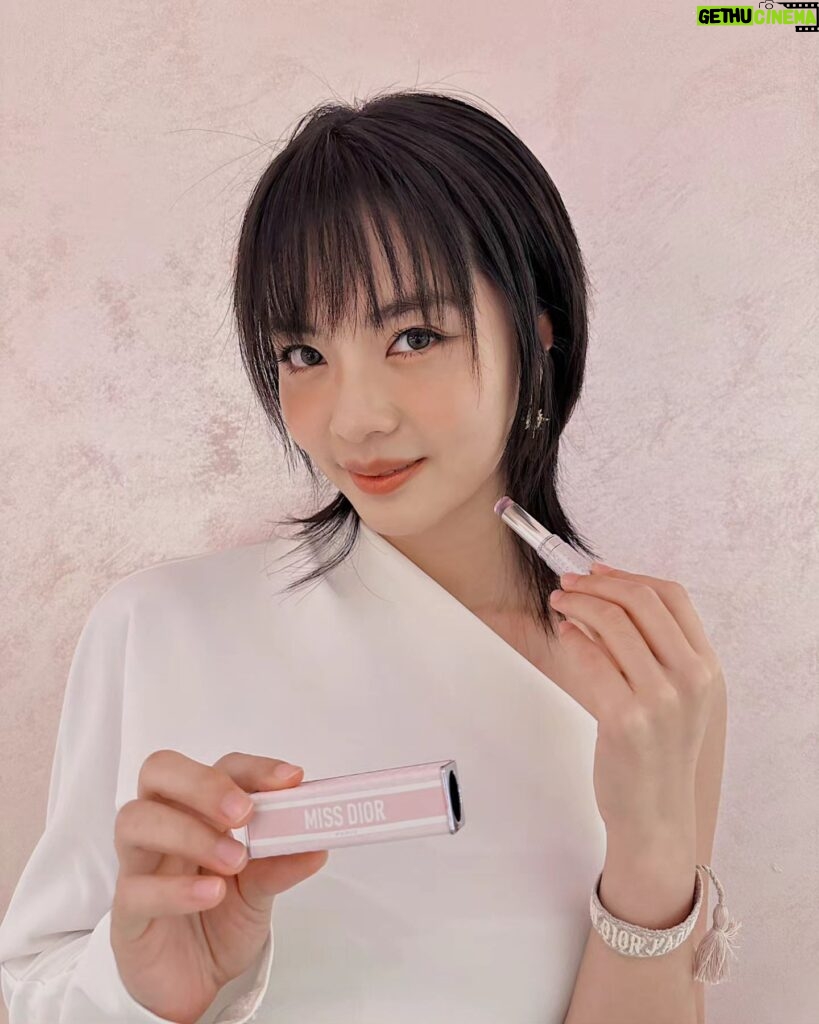 Chantalle Ng Instagram - Meet Miss Dior Mini Miss💕 A stylish on-the-go fragrance inspired by Christian Dior's couture legacy. With a touch of the iconic @dior houndstooth design, it's perfect for quick touch-ups, giving you a soft and beautiful scent. Shop Miss Dior Mini Miss Eau de Parfum and Blooming Bouquet at all Dior Beauty Boutiques, Counters and on the Dior Beauty Online Boutique 💖. @DIORBEAUTY @DIORBEAUTYLOVERS #MISSDIOR #MISSDIORMINIMISS #MINIMISSMAXIDIOR