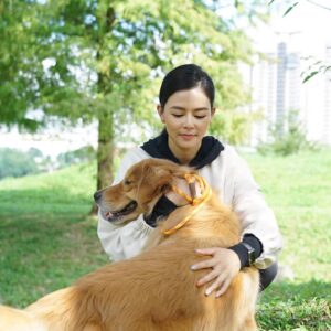 Chantel Liu Instagram - 天氣開始轉涼了，週末還是必須帶小孩、毛小孩出來透透氣，曬曬太陽🥰

@koolpal_tw 
@animalplanet.tw 
@weikaichung