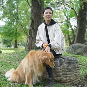 Chantel Liu Instagram - 天氣開始轉涼了，週末還是必須帶小孩、毛小孩出來透透氣，曬曬太陽🥰

@koolpal_tw 
@animalplanet.tw 
@weikaichung