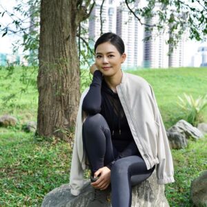Chantel Liu Instagram - 天氣開始轉涼了，週末還是必須帶小孩、毛小孩出來透透氣，曬曬太陽🥰

@koolpal_tw 
@animalplanet.tw 
@weikaichung