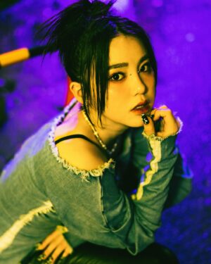Chantel Yiu Instagram - 這個姿態🪭

感謝 @jnybeatzz @ckarris 作的曲、 @delta.t.hk 的詞同 music engineer @s.kinnnnnn 合力製作這首歌，幫我完成呢個新嘗試

呢個MV係喺東京留下嘅作品🖤希望大家喜歡這個全新的姿態 

Director 
ALAN LO @kubricklo

Producer 
SAILO KOT @sailokot

Assistant Director
Ricky Lam

Production Managers
BLOU
Ai Tomosawa @tomosawabluee

Director of Photography
ALAN LO

Gaffer
Silas Bard @silas_bard

Costume & Styling
WAN JANSCO @wanjansco
THECLOTHESURGEON @theclothesurgeon 

Styling Assistant
Wong Adrian @wongadrian

Wardrobe 
Theclothesurgeon @theclothesurgeon
Charles Jeffrey LOVERBOY  @charlesjeffreyloverboy
Dion Lee @dionlee
Nφdress @nodress_online 
Somewhere Nowhere @somewherexnowhere
Newrock @newrock
éliou @eliou__ 
Gentle Monster @gentlemonster
ZNS Jewellery @znsjewellery Kaleidoxjewelry @kaleidoxjewelry_official
Mei Wo Leng @mei.wo.leng 
Satsun Night @satsun_night
Jasmine Leung @leungjasmine
YUN @yun_h.j
TAROTAROT @tarotarot_official Fuguen HuKim

Make-up Artist
King Yip @Kings Makeup  @mr.kingyip  @kingsmakeup__

Hair Stylist
Hugo Poon @private i salon  @hugopoon.hairstylist  @privateisalon

Still Photographer
Larry Yau @yauphotography

Behind the Scenes
Ryan Li @ryan.well

Title Design
DAY DAY SIGHT
	
Artiste Management
BY Wong @fatto_by
Carmen Ma @c_carz

Artists and Repertoire
Jacky Chui @kyjac

Special Thanks
Chantel Fans Club 
@chantel.fansclub