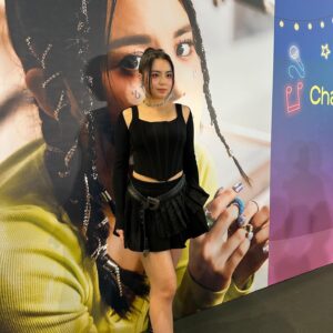 Chantel Yiu Instagram - ONe 💝

多謝製作呢本相冊嘅每一位幕後
🖤亦都多謝每一位支持ONe 嘅小菲象
love you all✨

styling @wanjansco @theclothesurgeon

wardrobe @dionlee @anderssonbell @harveynicholshk 

makeup @mr.kingyip @kingsmakeup_ 

hair @hugopoon.hairstylist @privateisalon 

#MCPCENTRAL #MCPDISCOVERY #MCP新都城中心 #MCPromotion #MomentOfNightVibe #After8MusicNightCarnival