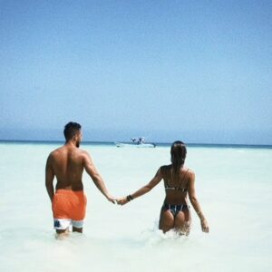 Charlène Le Mer Instagram - 7 mars 2014 - 7 mars 2024 

« Ça fait 10 ans que t’es passé devant mes yeux
10 ans que j’me dis que, c’est ce qui m’est arrivé de mieux » 🫶🏻

Si fière de nous, de notre histoire et de ce qu’on a construit… hâte de devenir ta femme et de vieillir à tes côtés… je t’aime 🤍