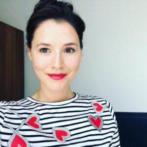 Charlie Murphy Instagram - It arrived! Thank you @chintiandparker Hearts for the #NHS ❤️💙❤️💙 #helpourheros Donate to @mealsforthenhs #stayhome