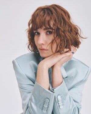 Charlie Murphy Instagram - APRIL 10: PART 1: Well this was a fun way to spend a Saturday! THANK YOU @irishtatler
DREAM TEAM:
Photographer @brian_daly
Hair @davidebarbieri_
Makeup @jessica_mejia
Styling @briconstyle and of course this beaut @mkcrooke 🖤🖤🖤🖤
