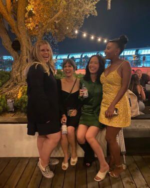 Charlotte Nicdao Instagram - I fell down at Comic Con

@lucywarrenstyle 
@claytonhawkins 
@cherishbrookehill