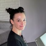Charlotte Le Bon Instagram - J’ai une nouvelle table lumineuse et j’ai l’air, à la fois, punie et heureuse.