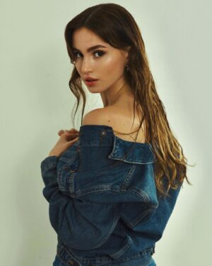 Charlotte M. Instagram - In my comfy jeans