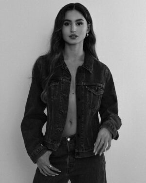 Charlotte M. Instagram - In my comfy jeans