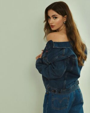 Charlotte M. Instagram - In my comfy jeans