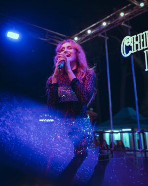 Charlotte M. Instagram - A un 2024 pieno di nuova musica e nuovi progetti, grazie a voi, vi voglio bene ❤️