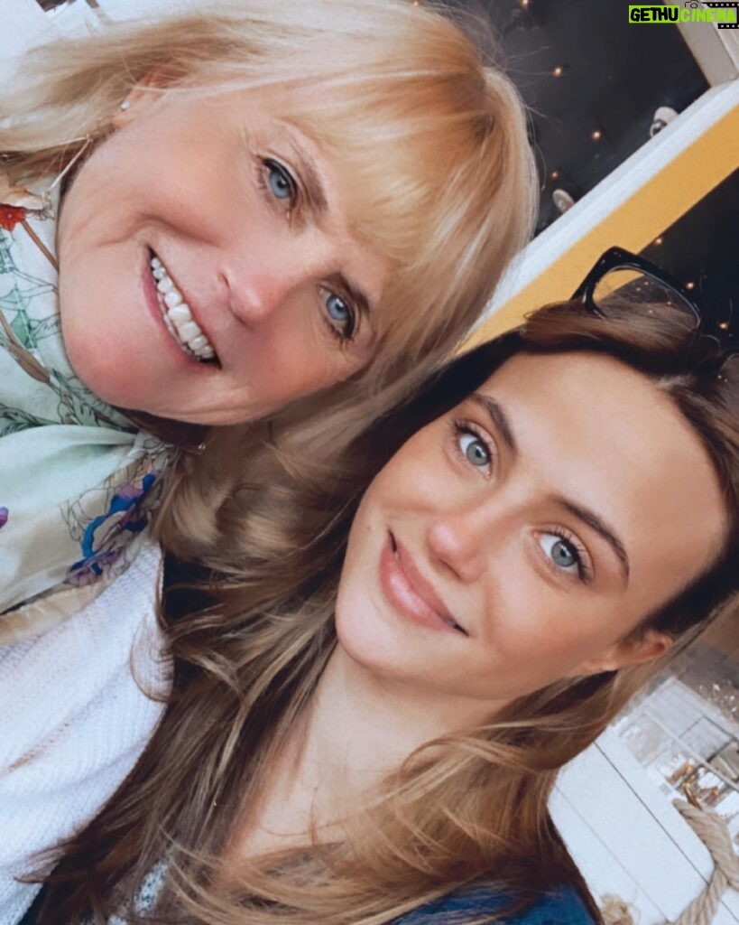 Charlotte McKee Instagram - happy birthday to the coolest woman I know 👩‍👧