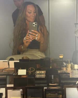 Charlotte Perrelli Instagram - Preparing for afternoon rehearsel and the night tv show ;) ♥️🫶🏻 @engelbertstockholm @lernbergerstafsing