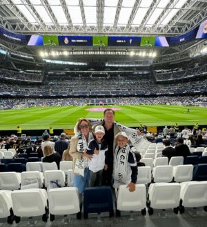 Charlotte Perrelli Instagram - HALA Madrid!!!! Gissa om barnen är taggade😍⚽️ @realmadrid