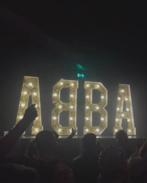Charlotte Perrelli Instagram - Thank you Brighton and Dome. What a night! Celebrating that ABBA won right here the 6 th of April 1974. 50 years ago. My My. Wow! Thank you for having me and to all of you in the audience who came. I will forever carry a lot of fun things happening in my heart!! To all my wonderful Eurovision friends. You are Amazing!! So fun to se you dear friend @linda_olsen__fox and that you found your love in @samanthafoxofficial wonderful to see you at Meet and Great!!♥️
@brightongmc @manszelmerlow @emmeliedeforest  @katrina_leskanich @nickifrenchofficial @lindamartineurovision92