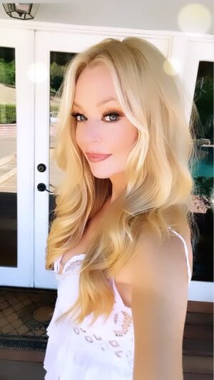 Charlotte Ross Instagram - Be kind… for everyone you meet is fighting a battle you know nothing about.. #bekind #empathyforothers #compassion #everyonehasastory #bebrave #inspiration #knowyourworth #youcandoit