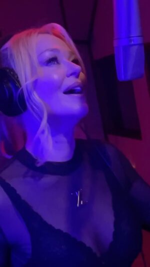 Charlotte Ross Instagram - Can’t wait to share what we’ve been working on… new music video coming out soon! 🎤😊💫 @giorgiomoroder